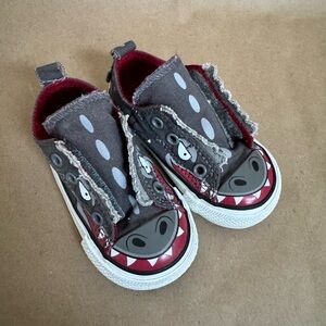 Converse Grey Infant Dinosaur Velcro Closure Low Profile Sneakers. Size 5